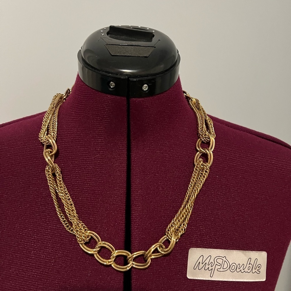 Necklace Gold Tone.